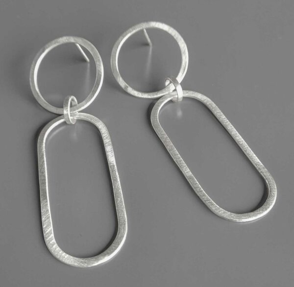Długie srebrne minimalistyczne kolczyki