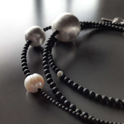 Srebrne kule z perłami