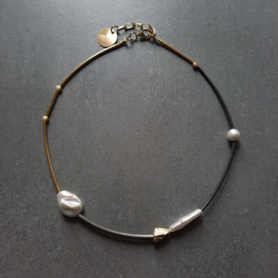 Minimalistyczny naszyjnik z perłami