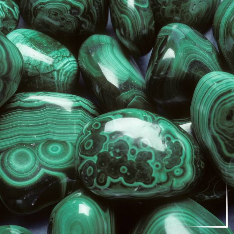 Read more about the article Malachit – właściwości, symbolika. Poznaj jego moc