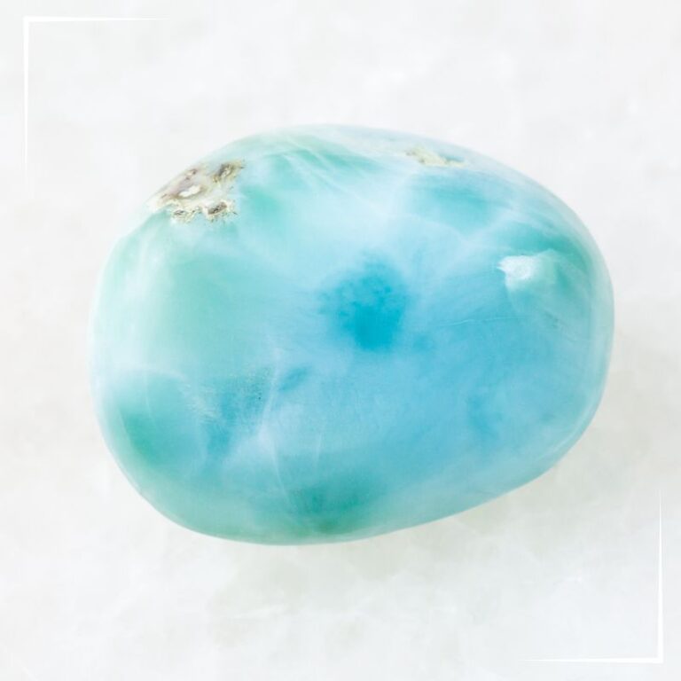 Read more about the article Larimar “kamień Atlantydy” – właściwości i znaczenie