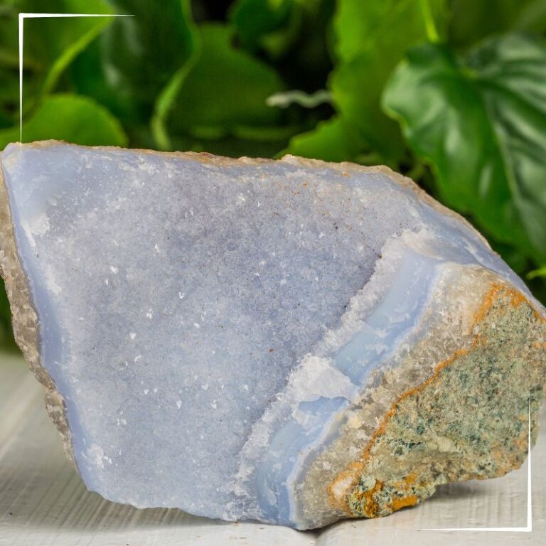 Read more about the article Chalcedon – kamień harmonii, spokoju i wewnętrznej mocy