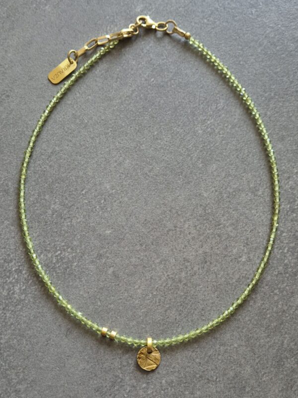Choker z oliwinem i zawieszką - obrazek 3