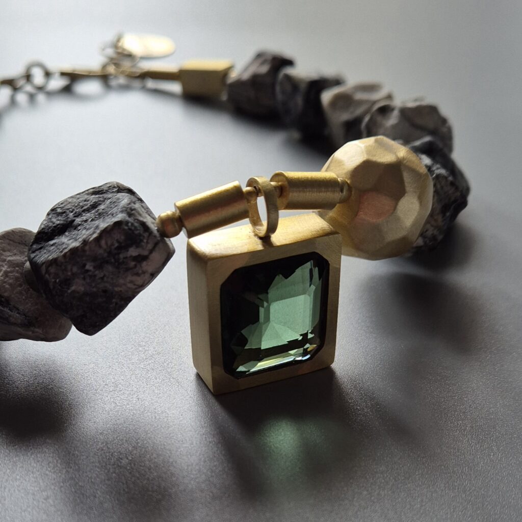 Unikat z jaspisem i kryształem