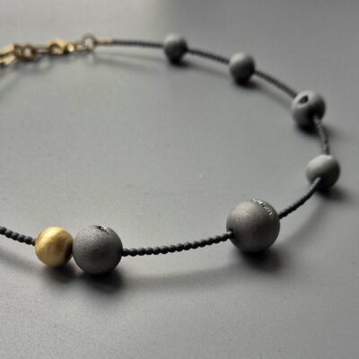 Krótki naszyjnik z druz agatowych i hematytu