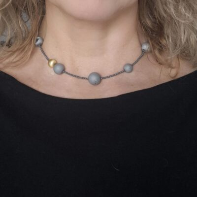 Krótki naszyjnik z druz agatowych i hematytu