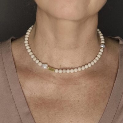 Krótki naszyjnik z kamieniem rzecznym