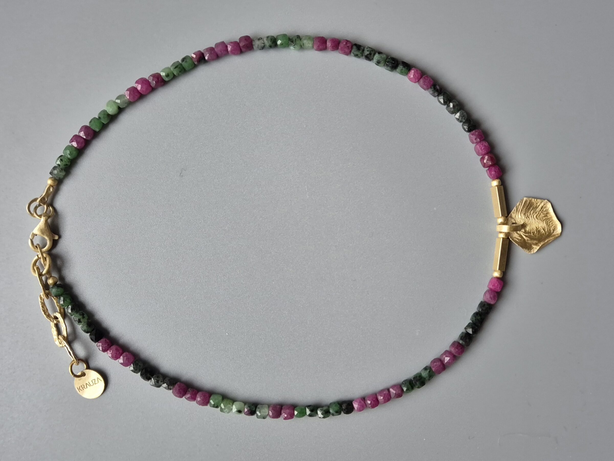 Naszyjnik z zoizytem i nieregularną zawieszką