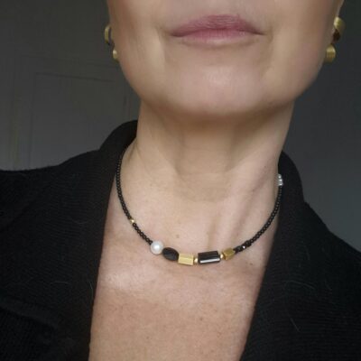Krótki naszyjnik z czarnym turmalinem i perłą