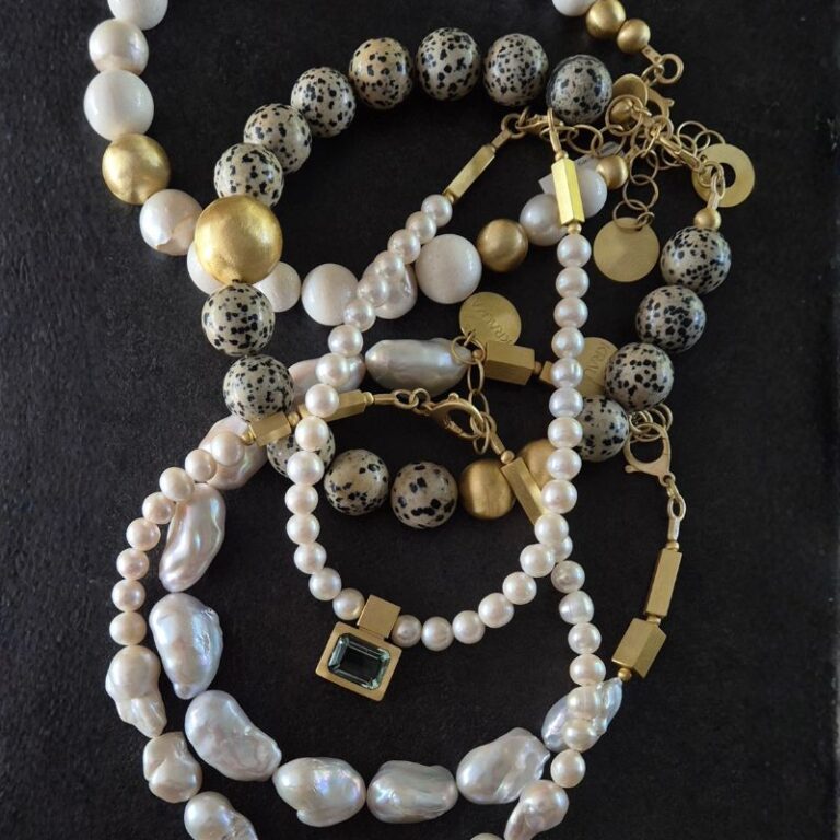 Read more about the article Dlaczego nosić perły? Właściwości magiczne biżuterii z perłami