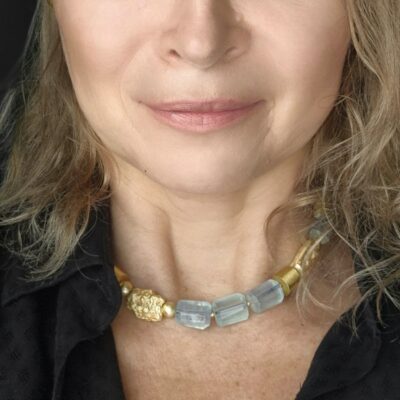 Naszyjnik z akwamarynem i złotymi elementami