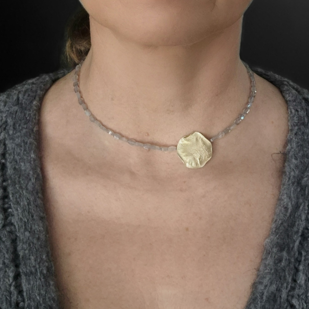 Labradoryty i złota blaszka