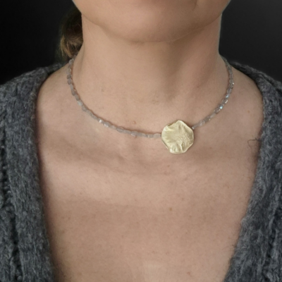 Labradoryty i złota blaszka