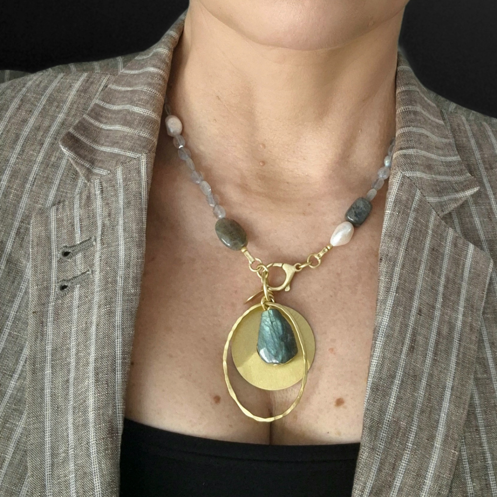 Labradoryty z zawieszką i dużym kamieniem