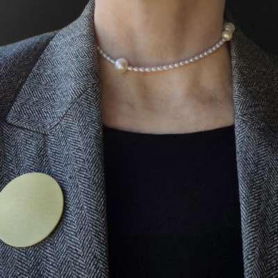 Duża okrągła broszka