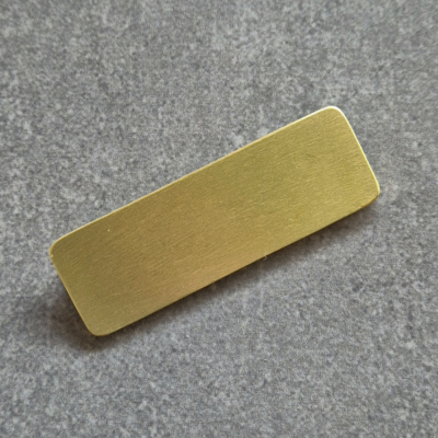 Minimalistyczna prostokątna broszka