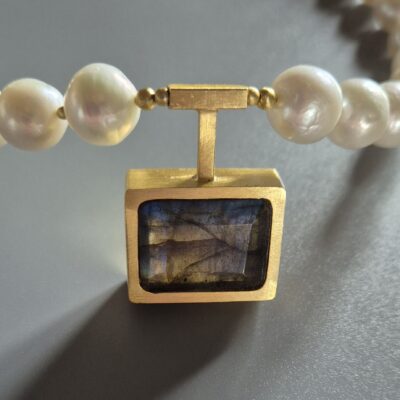 Perły z labradorytem