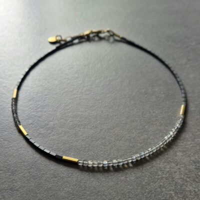 Minimalistyczny choker z labradorytów